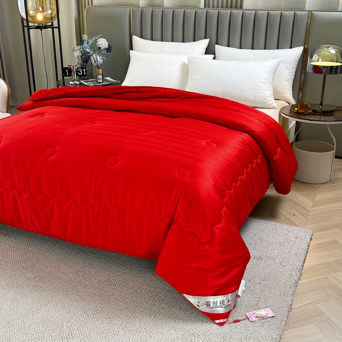 91家纺网 家纺一手货源 找家纺 尚品家纺 2024新款提花段条绗缝蚕丝被 喜庆大红