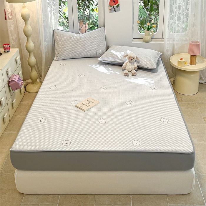 91家纺网 家纺一手货源 找家纺 启程家纺 2024春夏A类凉豆豆凉席床笠款凉席套件 熊仔宝贝