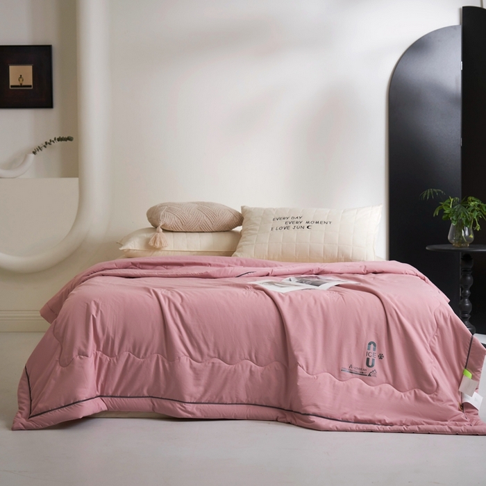 91家纺网 家纺一手货源 找家纺 米菲 2024新款亲肤舒适冰蝉丝科技被 夏被 被子被芯 美豆沙