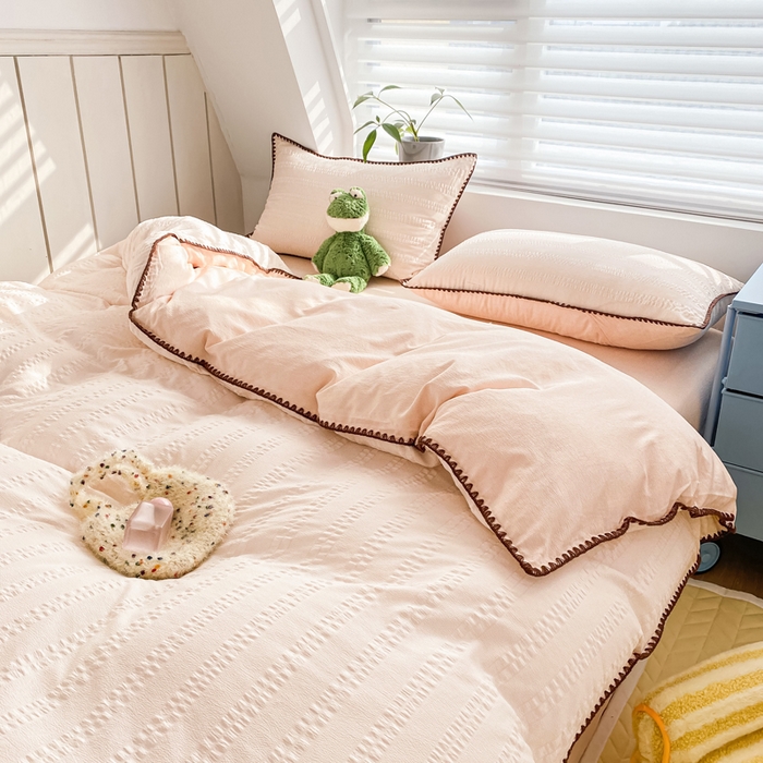 91家纺网 家纺一手货源 找家纺 羋多2024新款贝壳边雨泡泡棉泡泡纱双层纱四件套 奶豆沙