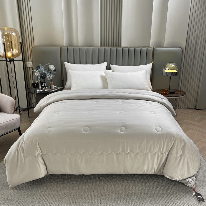 91家纺网 家纺一手货源 找家纺 尚品家纺 2024新款提花段条绗缝蚕丝被 高贵灰色