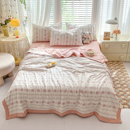 91家纺网 家纺一手货源 找家纺 （总）妖妖家纺 2024新款超柔软糯水洗云朵棉印花夏被四件套