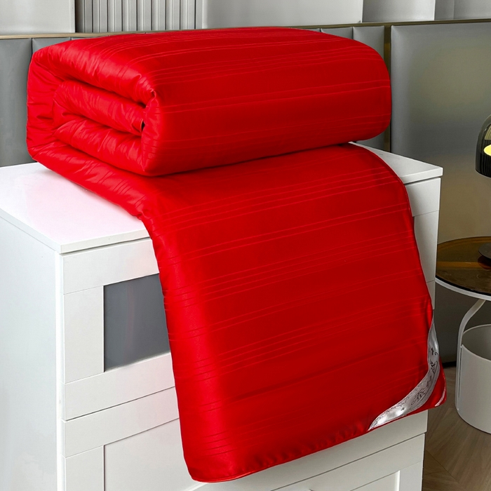 91家纺网 家纺一手货源 找家纺 尚品家纺 2024新款提花段条绗缝蚕丝被 喜庆大红