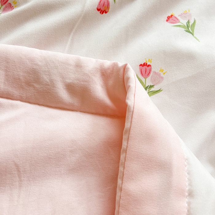 91家纺网 家纺一手货源 找家纺 妖妖家纺 2024新款超柔软糯水洗云朵棉印花夏被四件套 森系小花