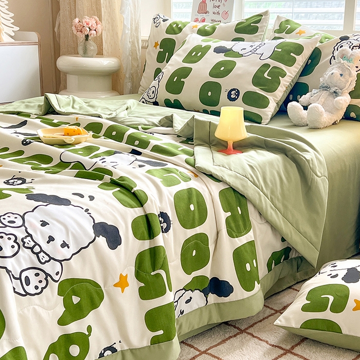 91家纺网 家纺一手货源 找家纺 妖妖家纺 2024新款超柔软糯水洗云朵棉印花夏被四件套 字母熊