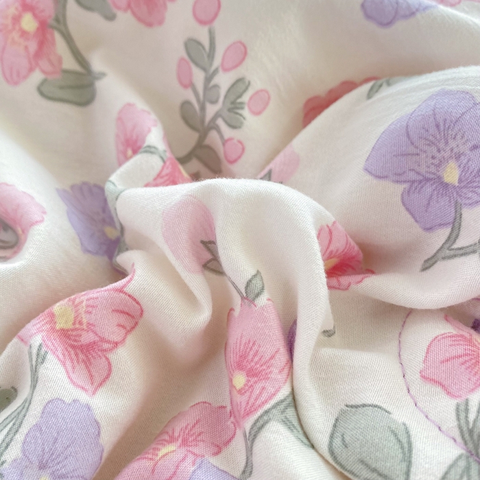 91家纺网 家纺一手货源 找家纺 妖妖家纺 2024新款超柔软糯水洗云朵棉印花夏被四件套 尽相思