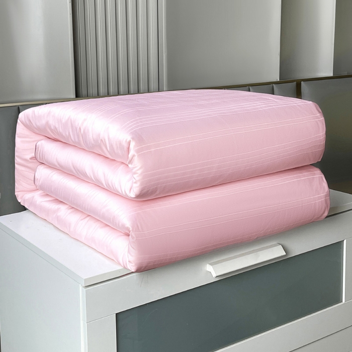 91家纺网 家纺一手货源 找家纺 尚品家纺 2024新款提花段条绗缝蚕丝被 时尚粉色