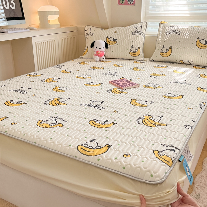 91家纺网 家纺一手货源 找家纺 金爱家 2024新款库洛米床笠款凉感丝乳胶凉席 床笠款-香蕉帕哈狗