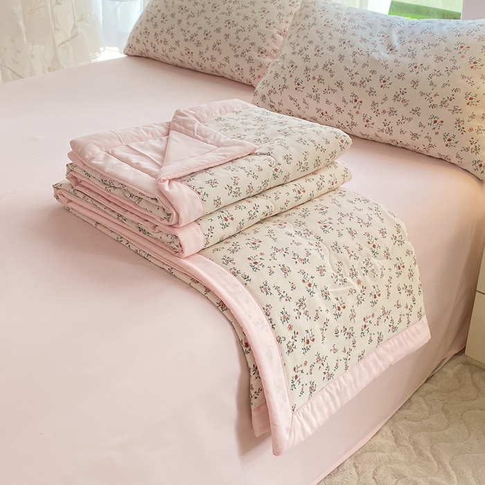 91家纺网 家纺一手货源 找家纺 妖妖家纺 2024新款超柔软糯水洗云朵棉印花夏被四件套 后花园