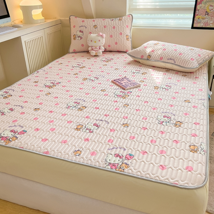 91家纺网 家纺一手货源 找家纺 金爱家 2024新款库洛米床笠款凉感丝乳胶凉席 床笠款-玩偶kt