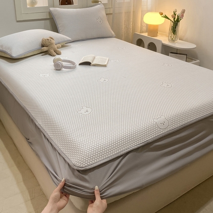 91家纺网 家纺一手货源 找家纺 （总）眠势力 2025新款冰豆豆凉席冷感凉豆豆软凉席三件套