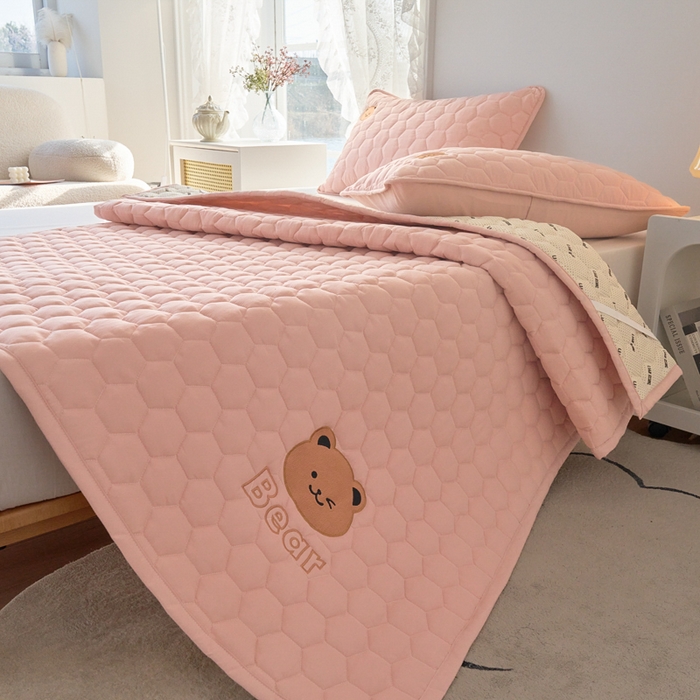 91家纺网 家纺一手货源 找家纺 恋绒家纺 2025新款A类刺绣款床褥学生软床垫子床护垫软垫（图2） 可爱熊-浅豆沙