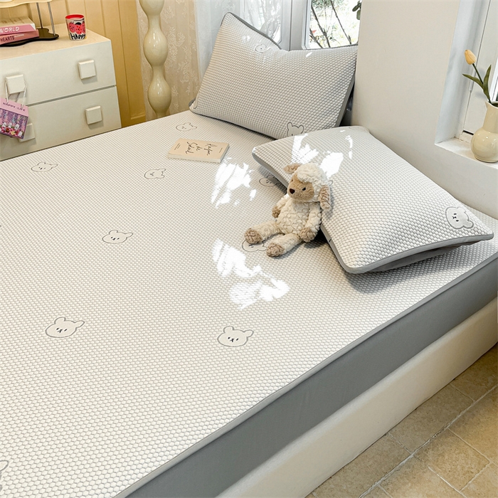 91家纺网 家纺一手货源 找家纺 启程家纺 2024春夏A类凉豆豆凉席床笠款凉席套件 熊仔宝贝