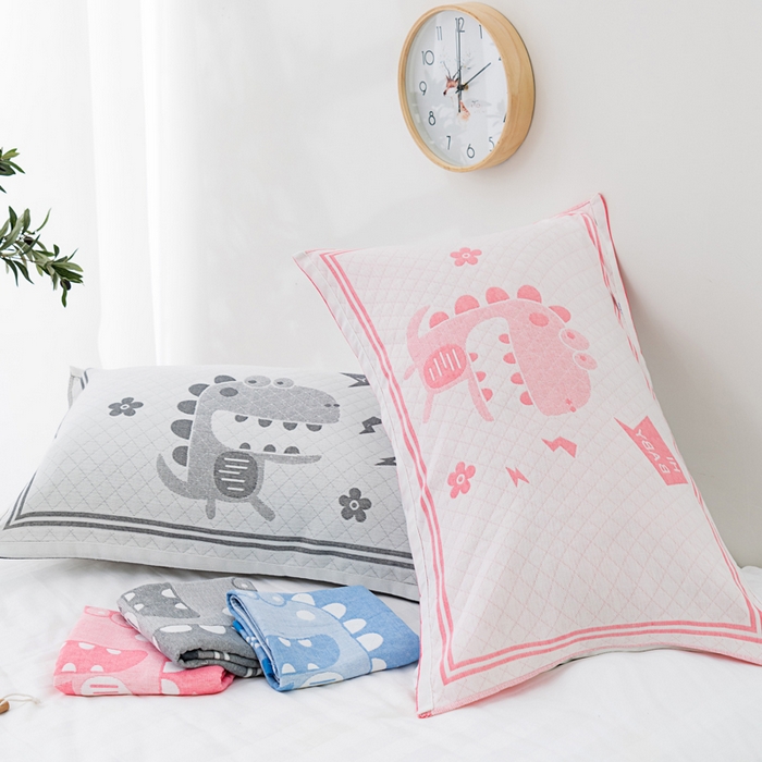 91家纺网 家纺一手货源 找家纺 朴尔家纺-毛巾被 2024新款特惠混纺棉质三层纱布独版AB面枕巾 52*78cm一对 小恐龙粉