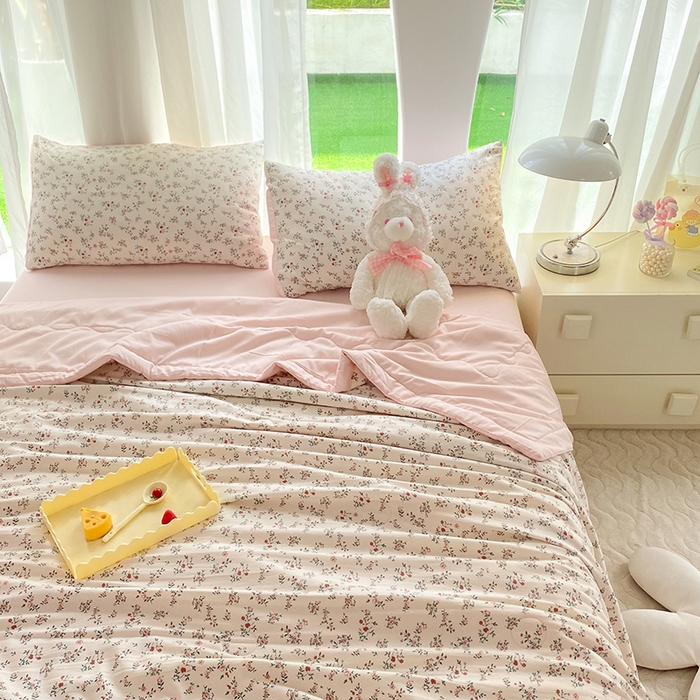 91家纺网 家纺一手货源 找家纺 妖妖家纺 2024新款超柔软糯水洗云朵棉印花夏被四件套 后花园