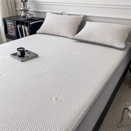 91家纺网 家纺一手货源 找家纺 卡初 2025新款抗菌冰豆豆小熊系列床笠款 冰豆豆熊猫系列-床笠款 柠檬黄