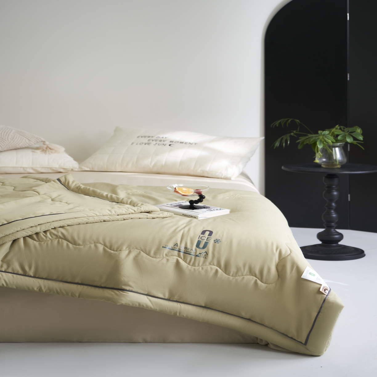 91家纺网 家纺一手货源 找家纺 米菲 2024新款亲肤舒适冰蝉丝科技被 夏被 被子被芯 果绿