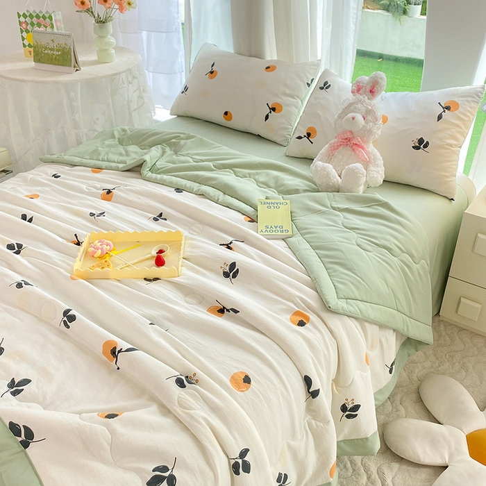 91家纺网 家纺一手货源 找家纺 妖妖家纺 2024新款超柔软糯水洗云朵棉印花夏被四件套 柿柿如意