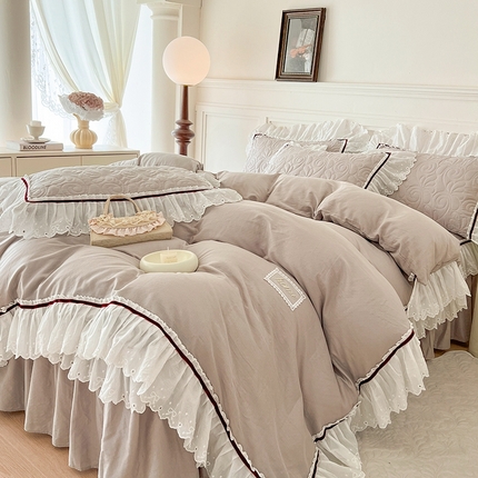 91家纺网 家纺一手货源 找家纺 网红馆 2025新款全棉双层纱四件套花边款爱丽丝系列 杏子灰