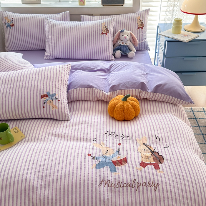 91家纺网 家纺一手货源 找家纺 优彩  2025新款40支全棉水洗棉提花刺绣四件套 小兔音乐会