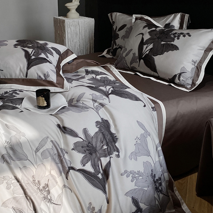 91家纺网 家纺一手货源 找家纺 宜代光年 2024新款天丝棉拼角数码印花四件套 伊莎贝拉-墨白