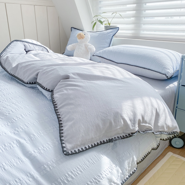 91家纺网 家纺一手货源 找家纺 羋多2024新款贝壳边雨泡泡棉泡泡纱双层纱四件套 天空蓝+雅士灰