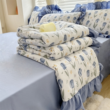 91家纺网 家纺一手货源 找家纺 仟网汇 2024新款韩版田园法式糯糯棉花边夏被四件套 蓝色花海