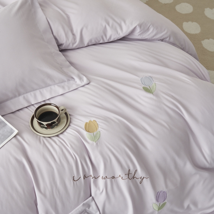 91家纺网 家纺一手货源 找家纺 闲鱼家纺 2025新款A类亲肤刺绣四件套春雅系列 郁金香-雪青