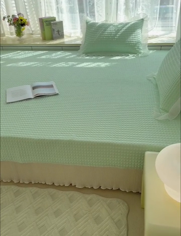 91家纺网 家纺一手货源 找家纺 冬然家纺 2024新款素色花边系列冰豆豆榻榻米凉席 抹茶绿