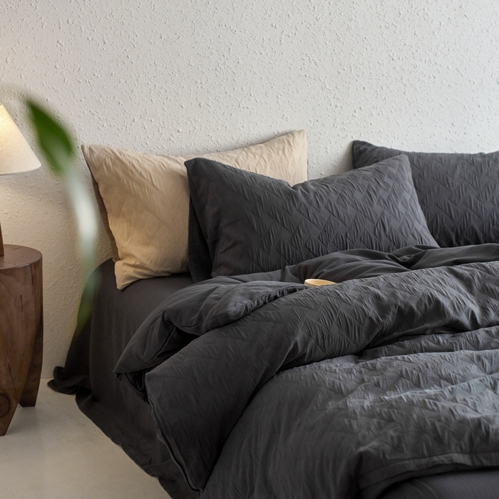 91家纺网 家纺一手货源 找家纺 梦享生活家居 2024新款A类双层纱提花肌理纹侘寂风四件套-布洛克 布洛克灰