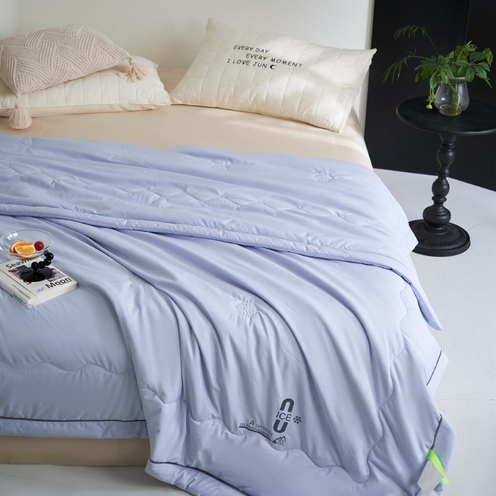 91家纺网 家纺一手货源 找家纺 米菲 2024新款亲肤舒适冰蝉丝科技被 夏被 被子被芯 湖兰