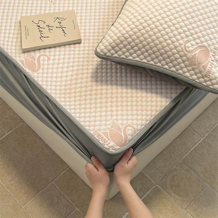 91家纺网 家纺一手货源 找家纺 启程家纺 2024春夏A类凉豆豆凉席床笠款凉席套件 小天鹅