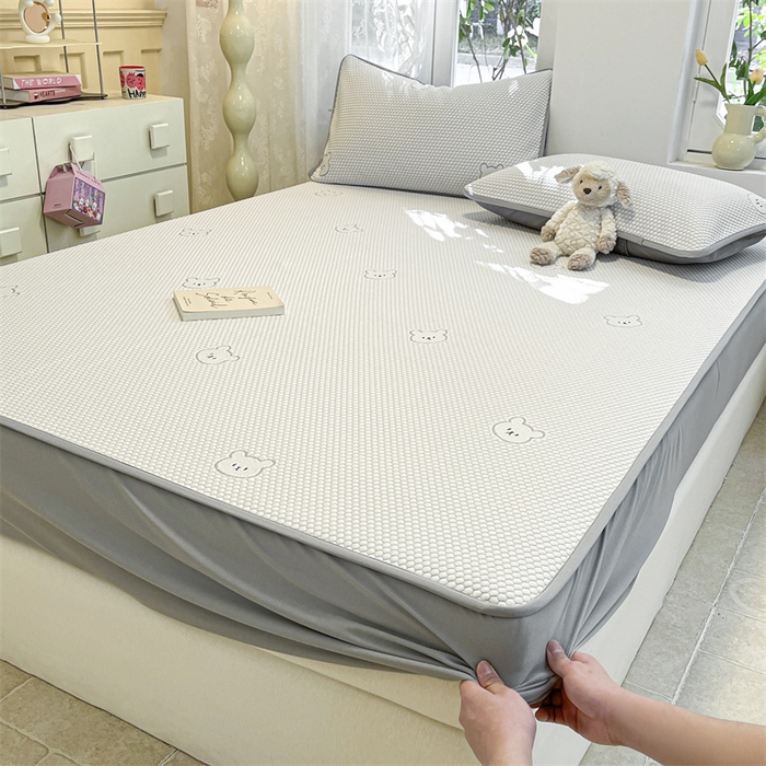 91家纺网 家纺一手货源 找家纺 启程家纺 2024春夏A类凉豆豆凉席床笠款凉席套件 熊仔宝贝