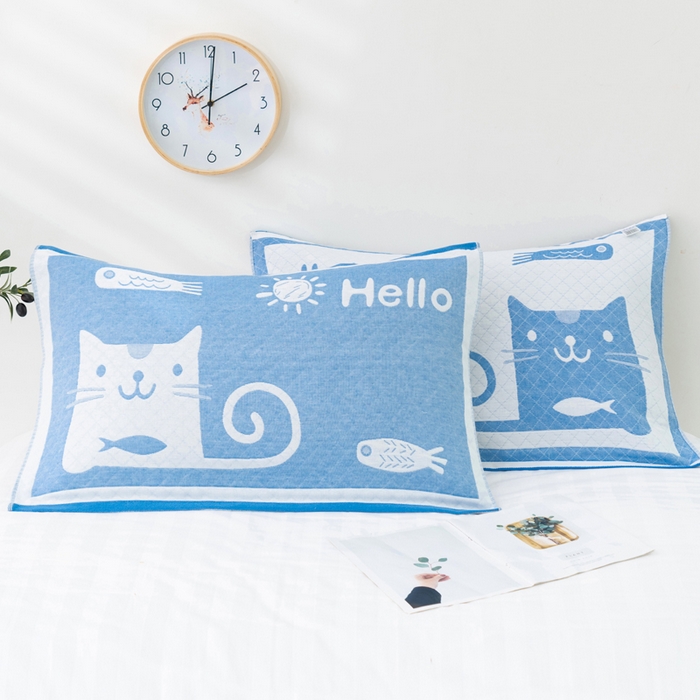 91家纺网 家纺一手货源 找家纺 朴尔家纺-毛巾被 2024新款特惠混纺棉质三层纱布独版AB面枕巾 52*78cm一对 爱鱼的猫蓝