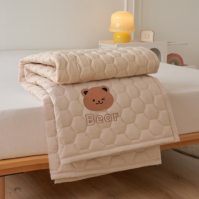 91家纺网 家纺一手货源 找家纺 恋绒家纺 2025新款A类刺绣款床褥学生软床垫子床护垫软垫（图2） 可爱熊-浅驼