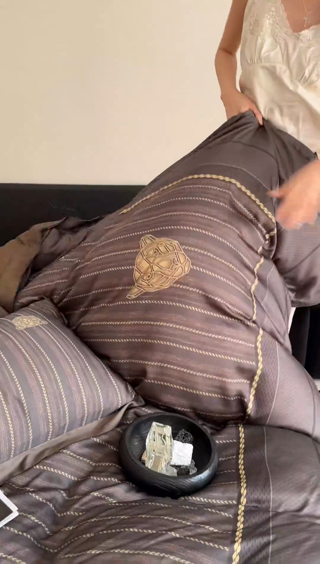 91家纺网 家纺一手货源 找家纺 优悦生活馆 2024新款天丝宽边拼角四件套-商务系列 斯蒂夫-咖