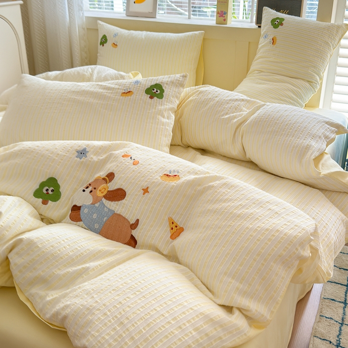 91家纺网 家纺一手货源 找家纺 优彩  2025新款40支全棉水洗棉提花刺绣四件套 幸运小狗