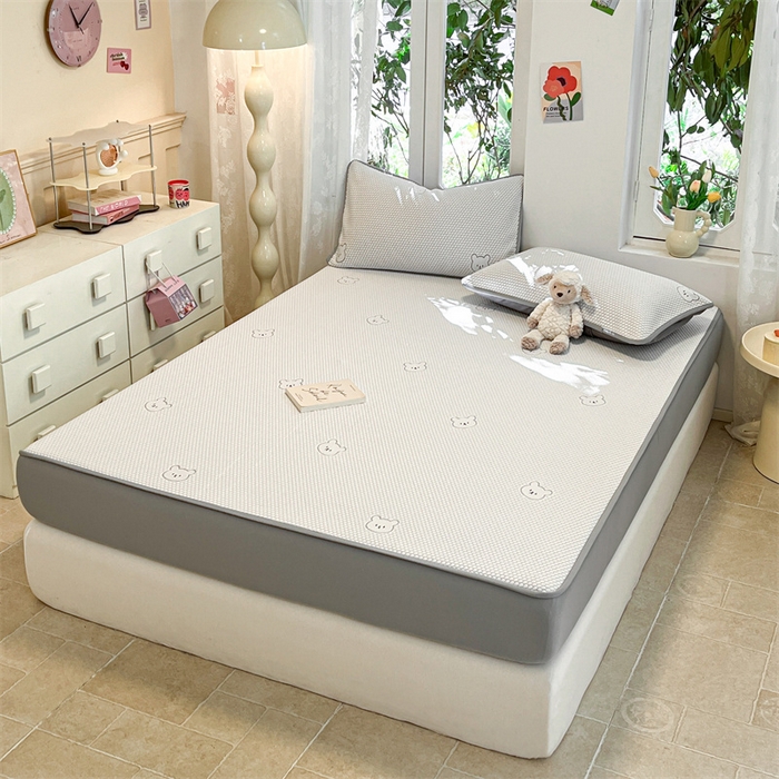 91家纺网 家纺一手货源 找家纺 启程家纺 2024春夏A类凉豆豆凉席床笠款凉席套件 熊仔宝贝