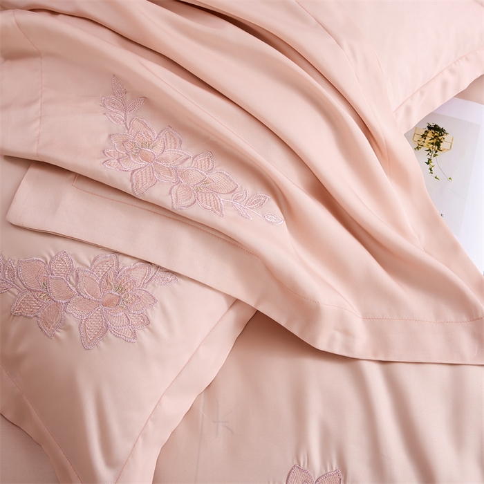 91家纺网 家纺一手货源 找家纺 保罗圣迪奥 2024新款天丝夏被四件套-巴黎之夜 樱花粉