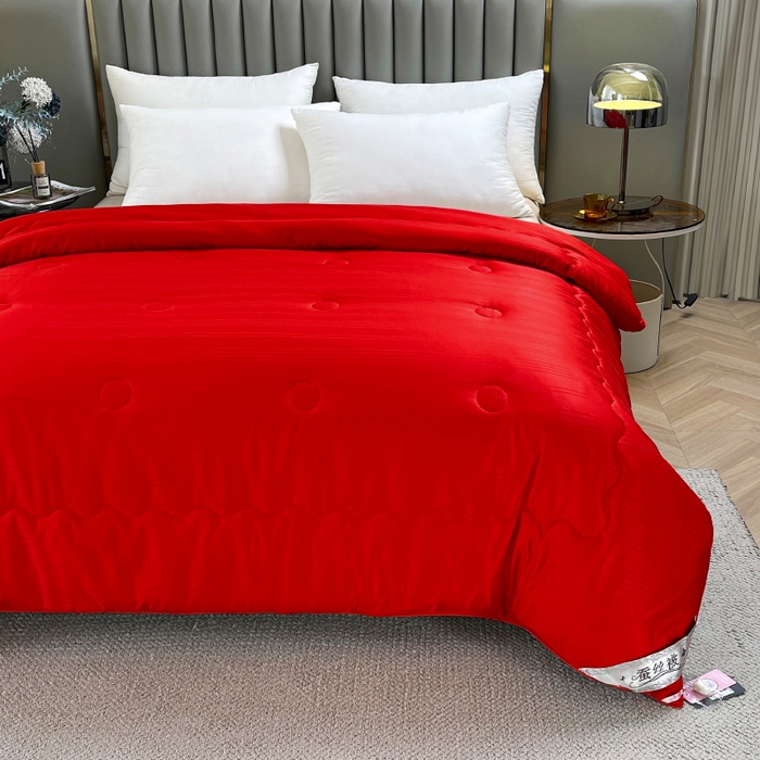 91家纺网 家纺一手货源 找家纺 尚品家纺 2024新款提花段条绗缝蚕丝被 喜庆大红