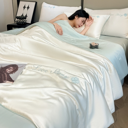 91家纺网 家纺一手货源 找家纺 如一 2024新款麻绳系列水洗冰丝夏被四件套 四叶草-奶白兰