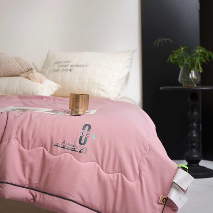 91家纺网 家纺一手货源 找家纺 米菲 2024新款亲肤舒适冰蝉丝科技被 夏被 被子被芯 美豆沙