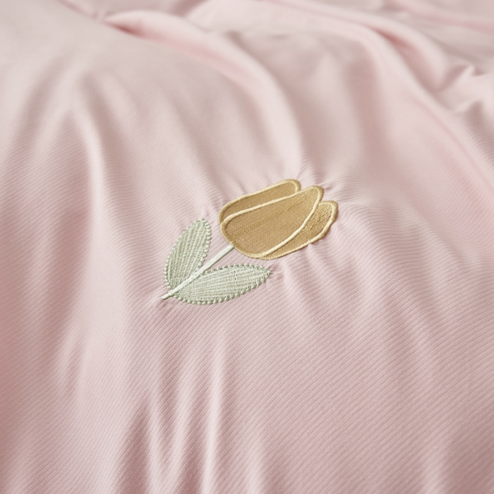 91家纺网 家纺一手货源 找家纺 闲鱼家纺 2025新款A类亲肤刺绣四件套春雅系列 郁金香-蜜桃