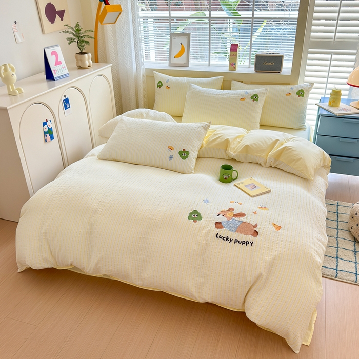 91家纺网 家纺一手货源 找家纺 优彩  2025新款40支全棉水洗棉提花刺绣四件套 幸运小狗