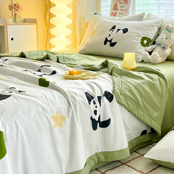 91家纺网 家纺一手货源 找家纺 妖妖家纺 2024新款超柔软糯水洗云朵棉印花夏被四件套 国宝梦境