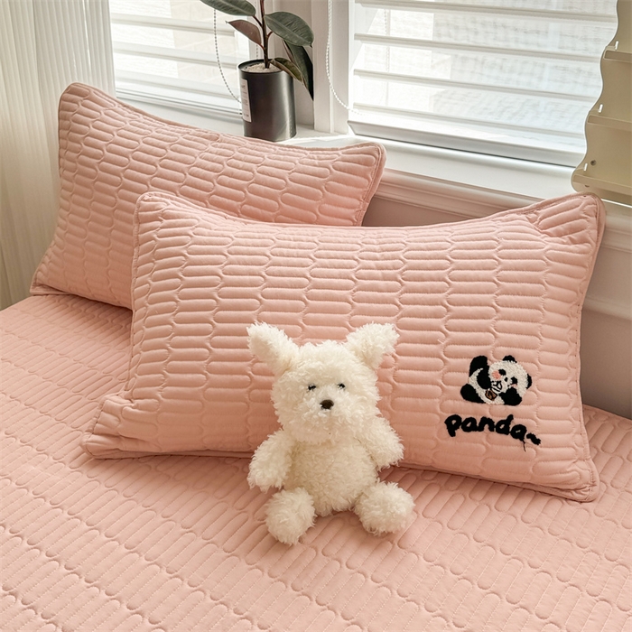 91家纺网 家纺一手货源 找家纺 857家居 2024新款A类原棉大豆夹棉床笠-奶茶熊 奶茶熊-玫瑰粉