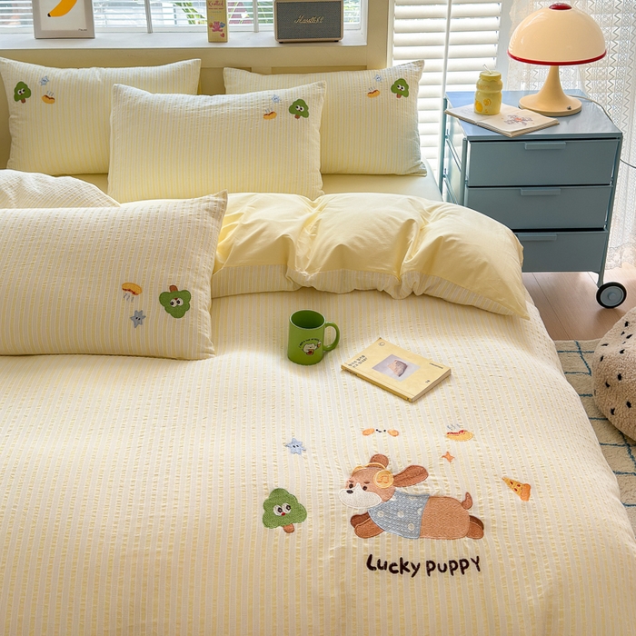 91家纺网 家纺一手货源 找家纺 优彩  2025新款40支全棉水洗棉提花刺绣四件套 幸运小狗