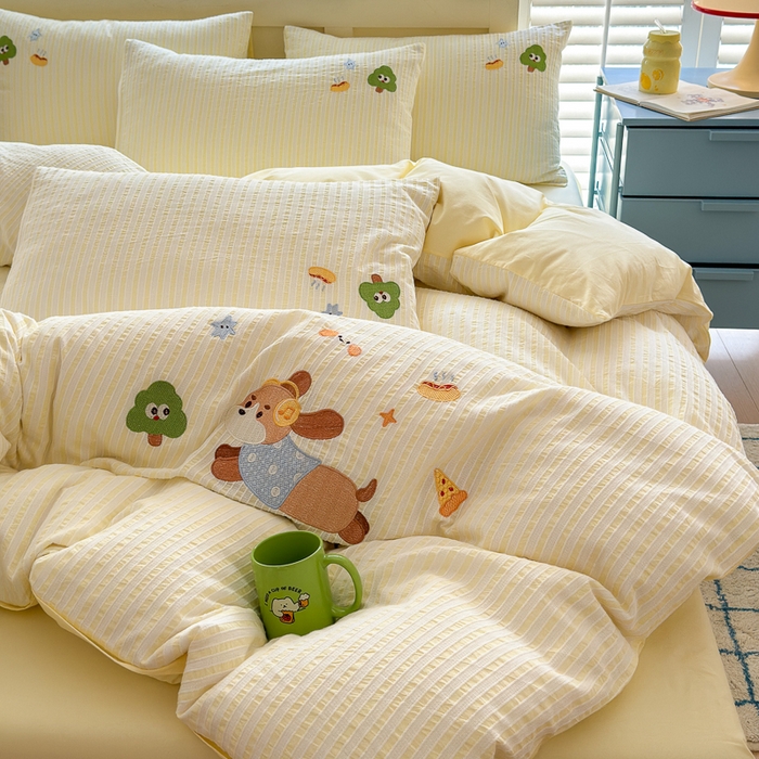 91家纺网 家纺一手货源 找家纺 优彩  2025新款40支全棉水洗棉提花刺绣四件套 幸运小狗