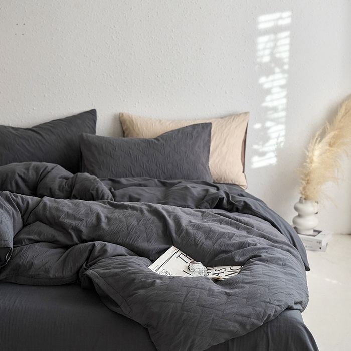 91家纺网 家纺一手货源 找家纺 梦享生活家居 2024新款A类双层纱提花肌理纹侘寂风四件套-布洛克 布洛克灰