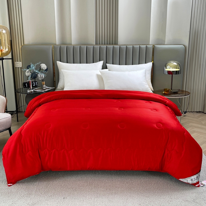 91家纺网 家纺一手货源 找家纺 尚品家纺 2024新款提花段条绗缝蚕丝被 喜庆大红